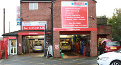 Image of motor mechanic and customer